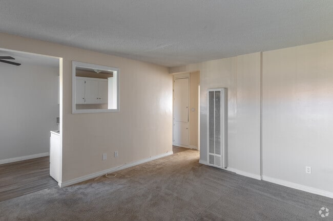 1BR, 1BA - 650SF - Somerset Villas