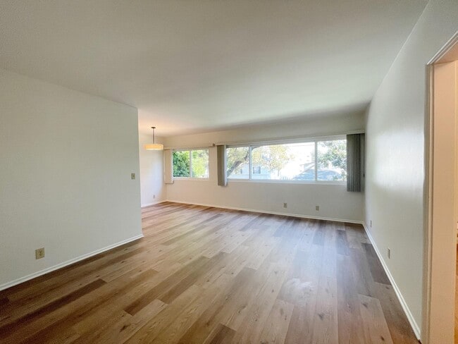 Photo - Oakland Manor