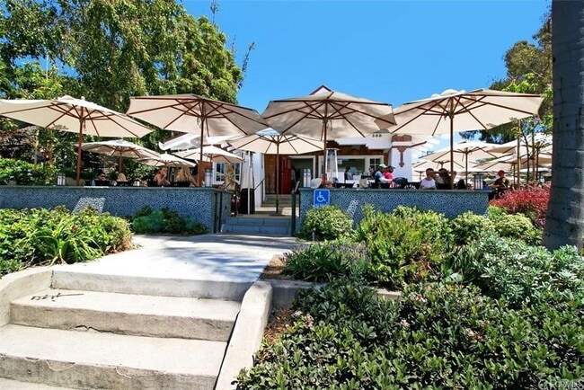 Building Photo - 280 Cliff Dr