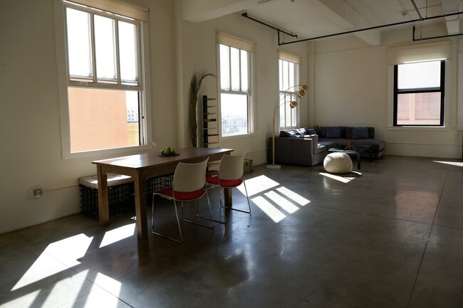 Photo - 738 S Los Angeles St