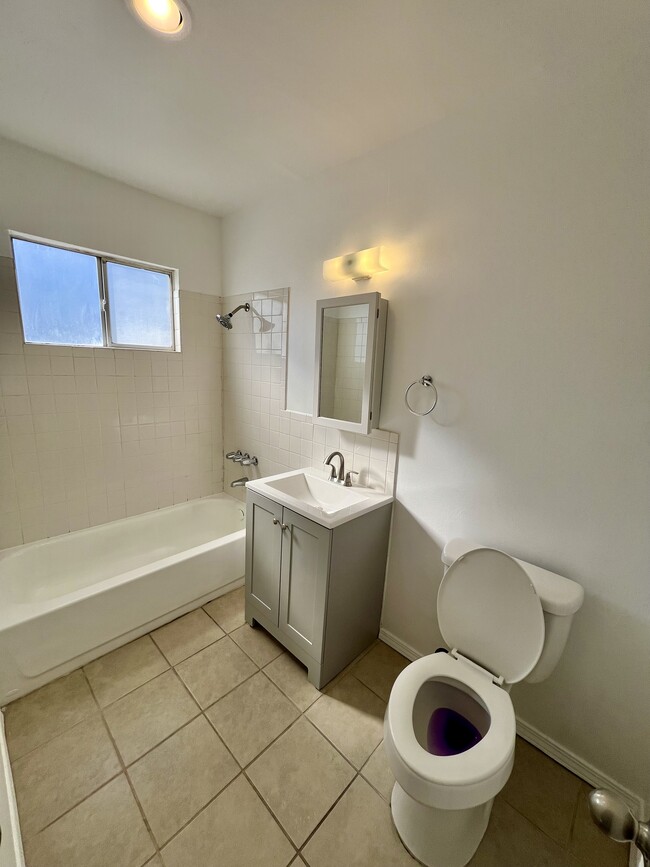 Photo - Del Pacifico Apartments