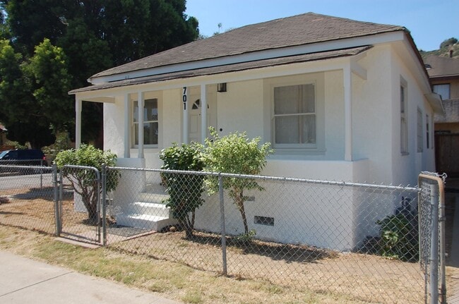 Building Photo - Renovated Two Bedroom House