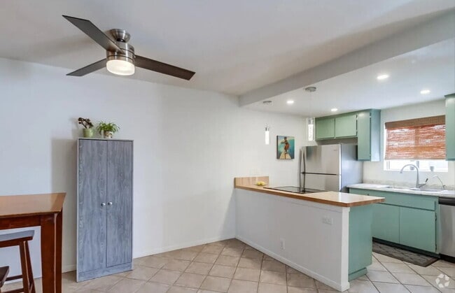Building Photo - Welcome to Villa Hermosa ! A beautifully w... Rental