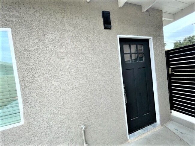 Photo - WONDERFUL NEWER STUDIO UNIT IN QUIET LONG BEACH NEIGHBORHOOD