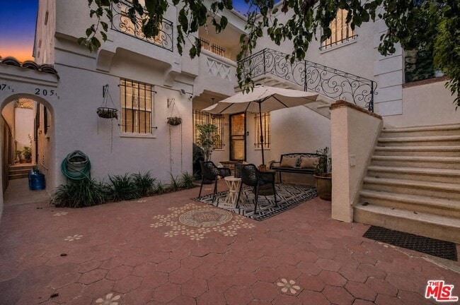 Photo - 207 S Reeves Dr