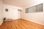 Photo - 1522 N Harvard St Apartments