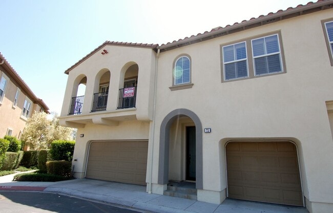 Building Photo - Upgraded 2 bedroom/ 2 bath in the heart of... Rental