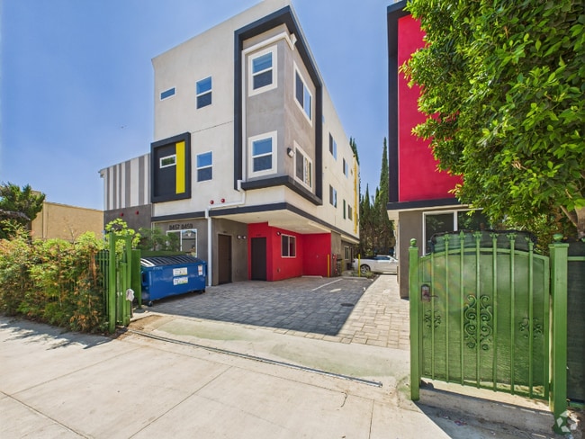 Building Photo - 8457 Langdon Ave Rental