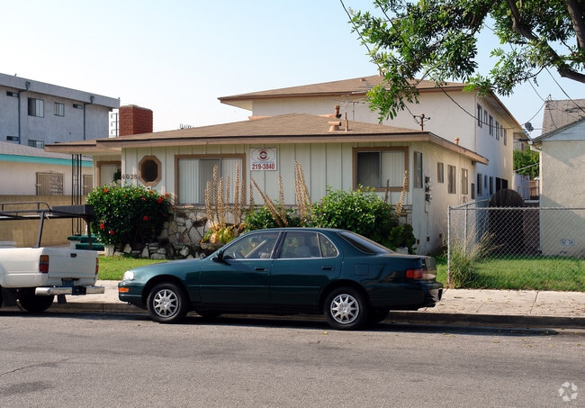 Photo - 4028 W. 137th St