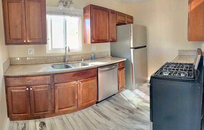 Photo - 1685 Donax Ave