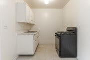 1BR, 1BA - 700SF - Kitchen - Crest View Apartments