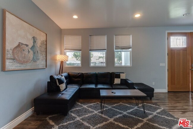 Photo - 16001 Wyandotte St