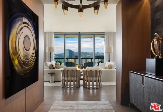 Building Photo - 211 Elm Ct Unit 1/2