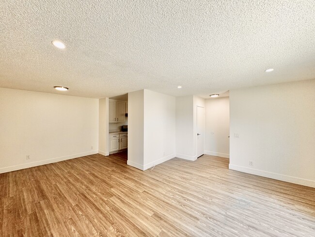 Building Photo - 812 E 28th St Unit 105 Rental