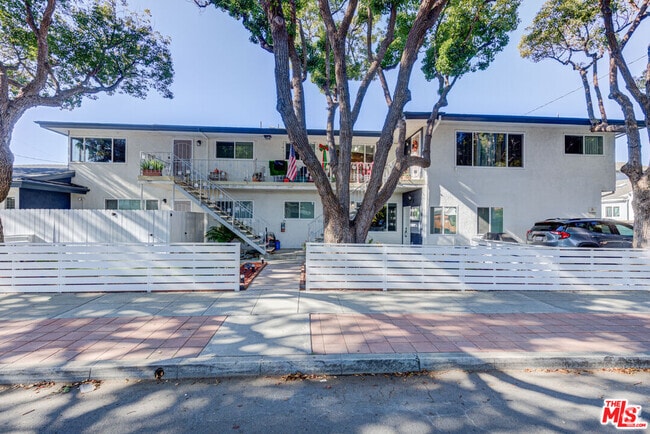 Building Photo - 1645 Beech Ave Rental