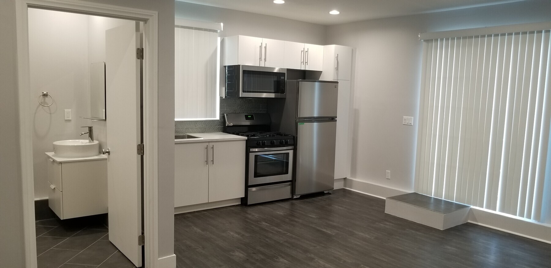 Photo - 19732 Parthenia St