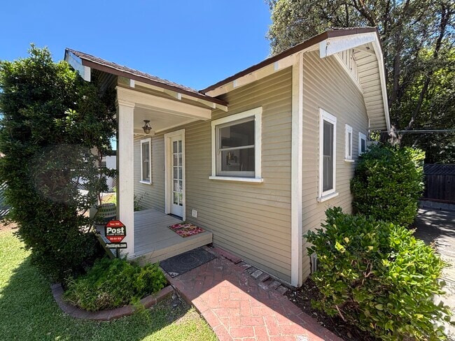 Building Photo - 107 S Meridith Ave Rental