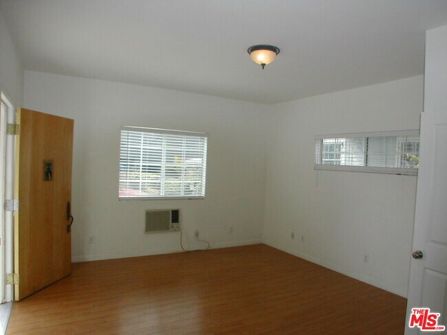 Photo - 5822 Harold Way Unit E