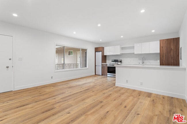 Photo - 2002 4th St Unit 203