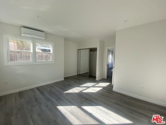 Photo - 142 Douglas St