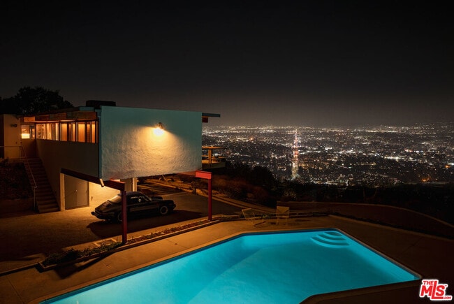 Photo - 7820 Mulholland Dr House