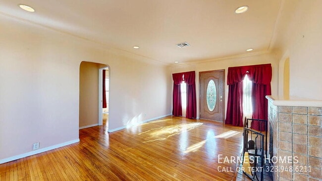 Photo - 517 E Chestnut St