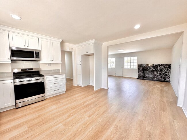 Photo - 7031 Sowell Ave