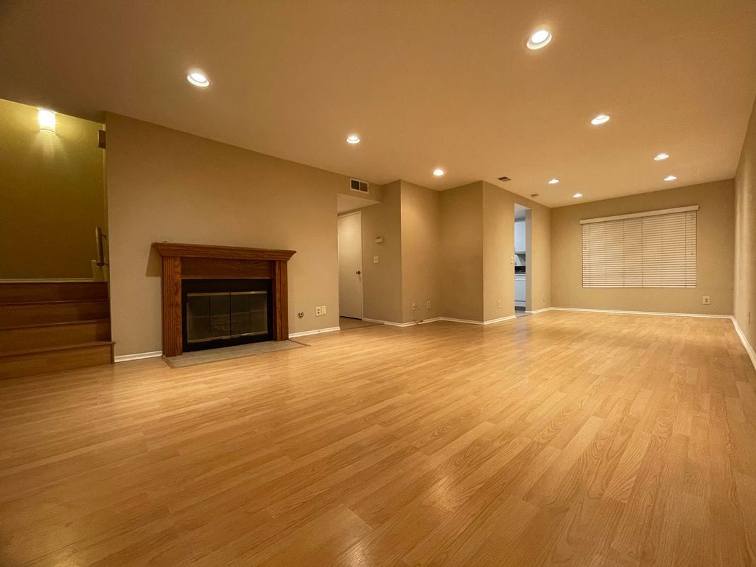 Photo - 154 N Meridith Ave