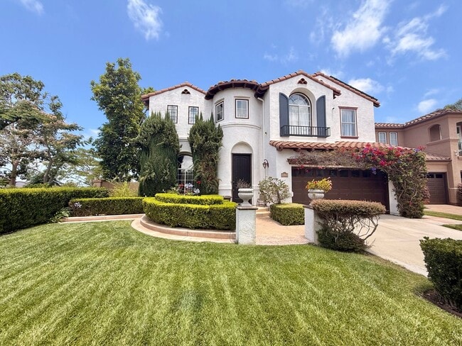 Building Photo - Luxurious Tuscan Style Villa in San Diego - Entertainers Dream!
