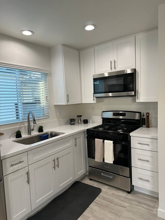Photo - New Studio in Orange Unit 1451-D