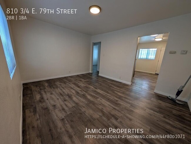 Photo - 810 3/4-814 E 79th St