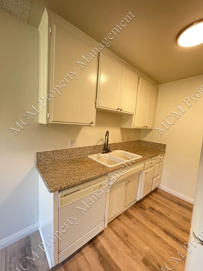 Photo - 13956 Vanowen St