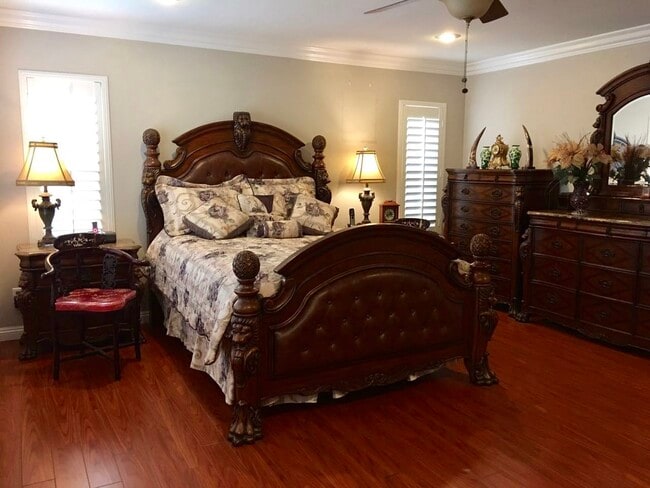 spacious main bedroom - 14575 Baylor Ave