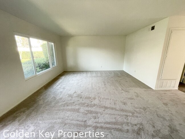 Photo - Charming 2 Bedroom, 2.5 Bathroom Condo – Pepperwood Villas, Oceanside