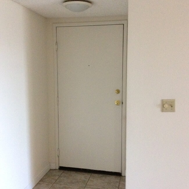 Photo - 1 Bedroom, 1 Bathroom North Hollywood Condominium for Lease! Unit 102