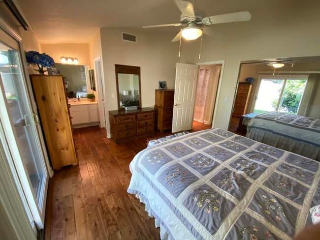 Photo - 2 Six Flags Cir