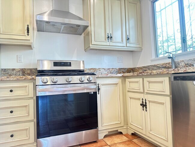 Photo - 1607 S Sierra Bonita Ave Unit 1607
