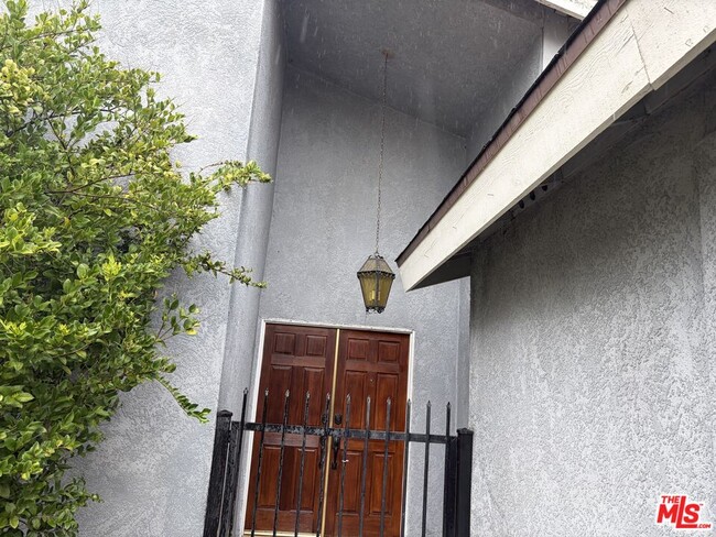 Photo - 20477 Mayall St