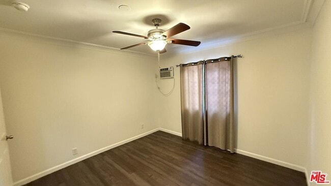 Photo - 607 W 47th St