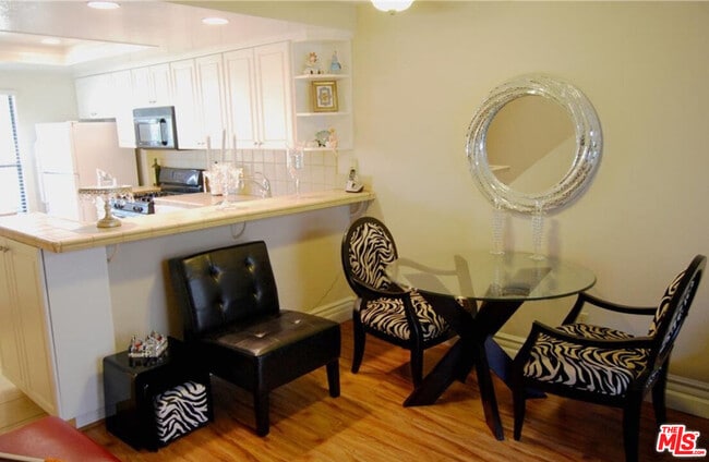 Photo - 17 Pearl Unit 61