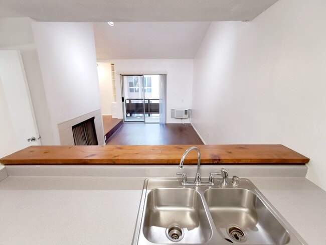 Photo - Beautiful Studio in the heart of Mission Valley with move-in special