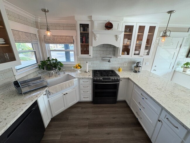 Photo - Remodeled Craftsman style 3 bedroom (with 4th office/bedroom), 3 bathroom home - this is NOT your...