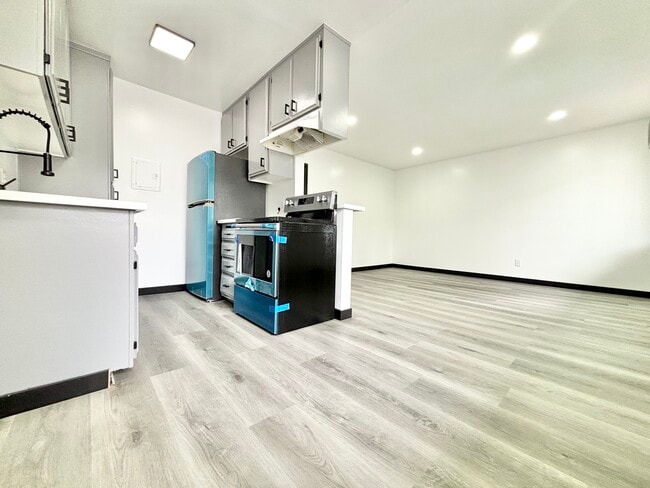 Building Photo - 8204 Langdon Ave Unit 10 Rental