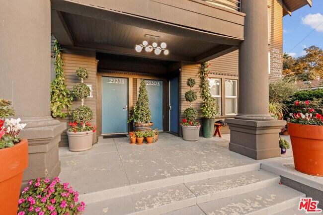 Building Photo - 2928 Walton Ave Unit 2930