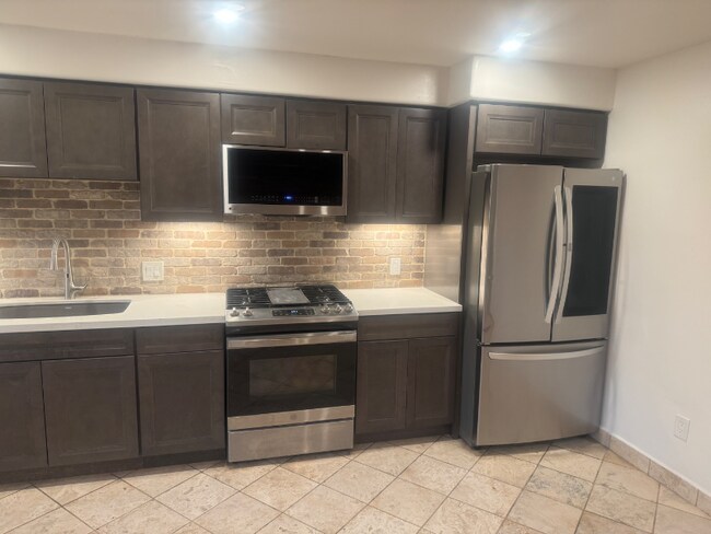 Photo - 713 W Elder St Unit 1