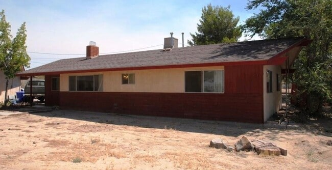 Building Photo - 2 bedroom 2 bathroom House In Apple Valley, Ca
