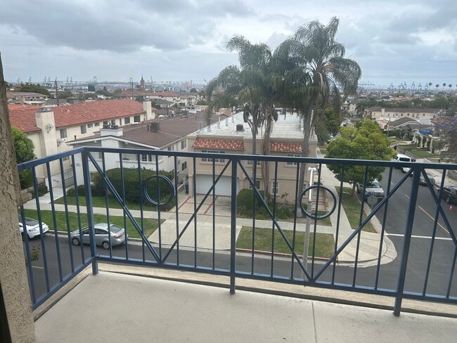 Photo - 1110 W 10th St Unit #305