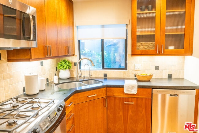 Photo - 880 Hilldale Ave Unit 10