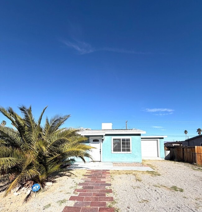 Building Photo - Remodeled 2 Bedroom 1 Bath