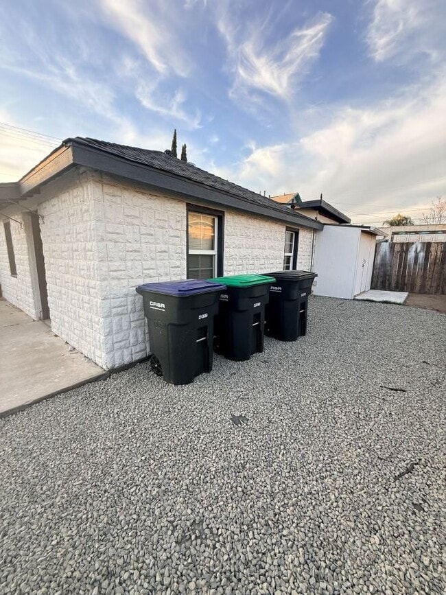 Photo - 177 W B St